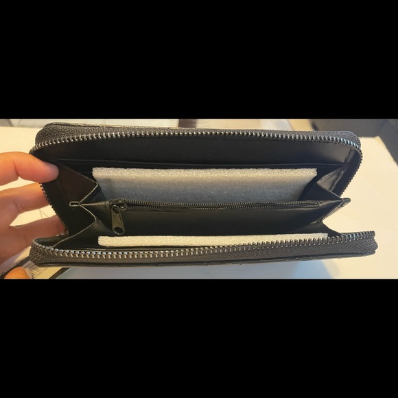 BADGLEY MISCHKA - Picture 3 of 7